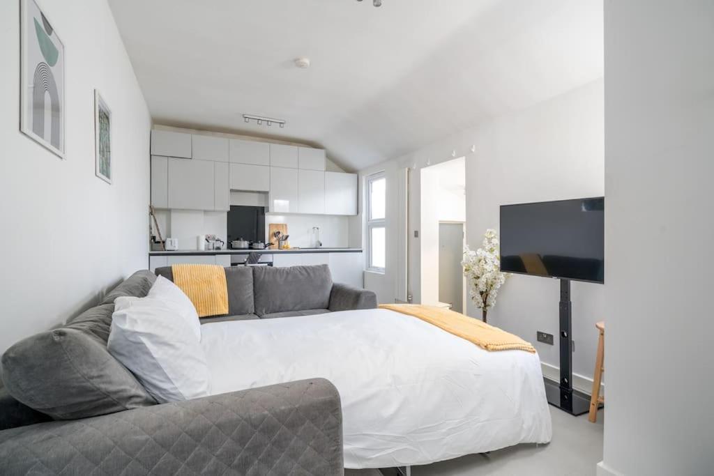 New 3Bed Stylish Apartment With Amazing Transport London Ngoại thất bức ảnh