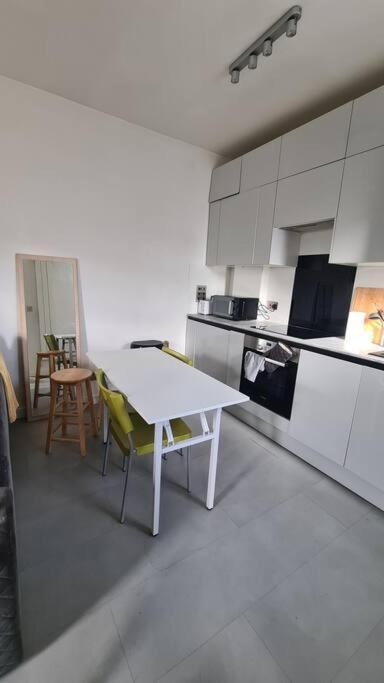 New 3Bed Stylish Apartment With Amazing Transport London Ngoại thất bức ảnh